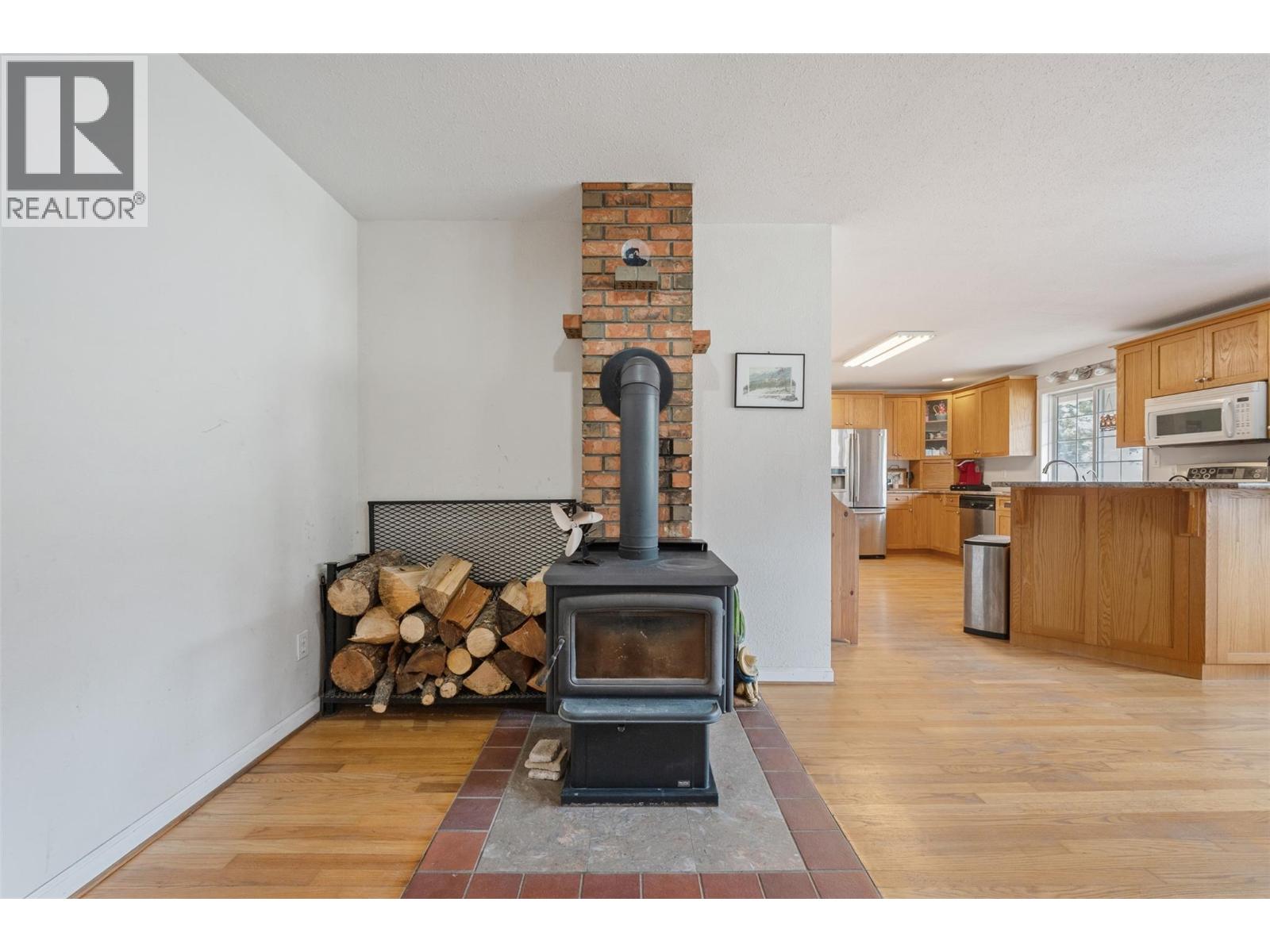  351 Jones Way Road, Oliver