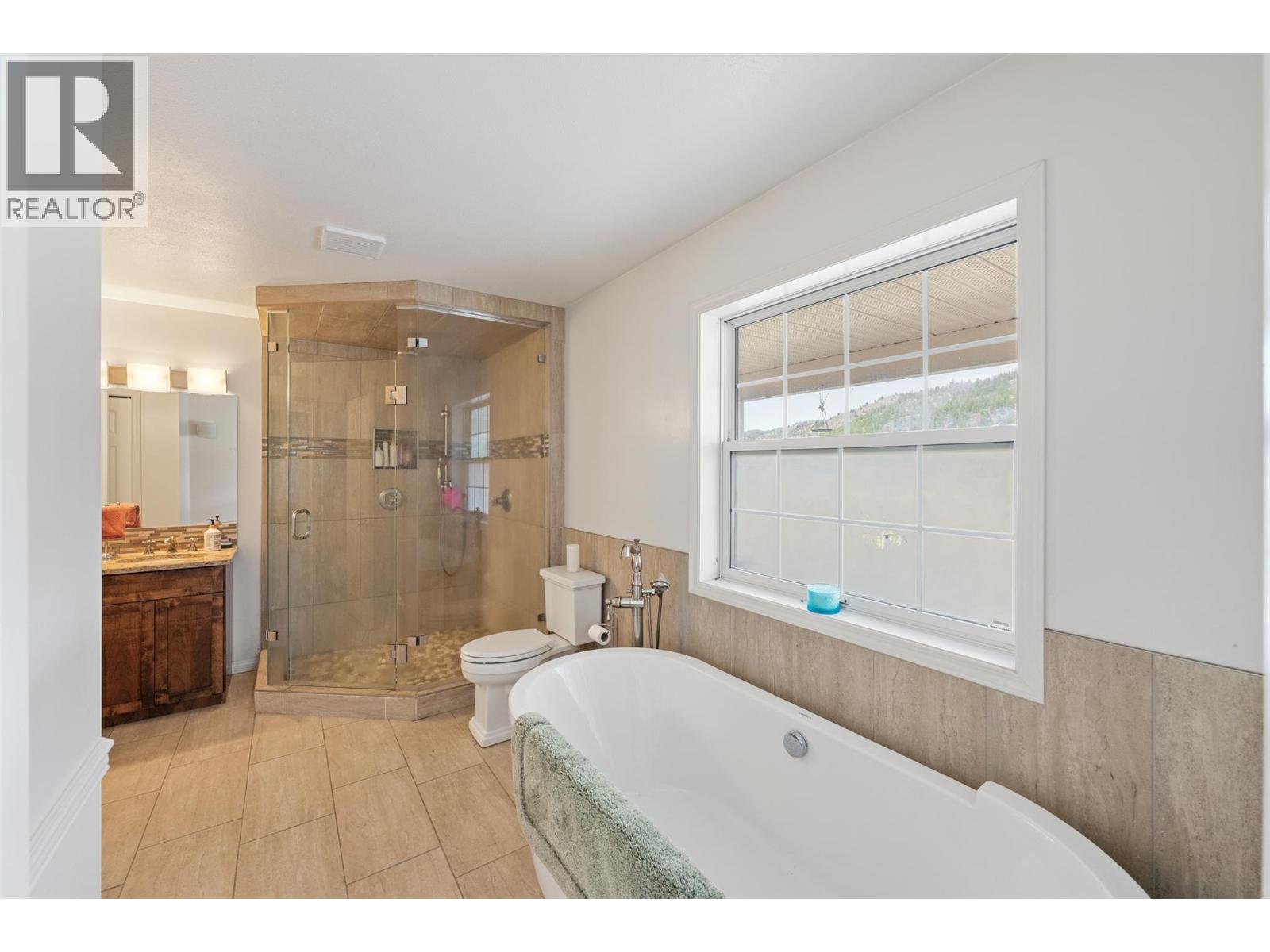  351 Jones Way Road, Oliver