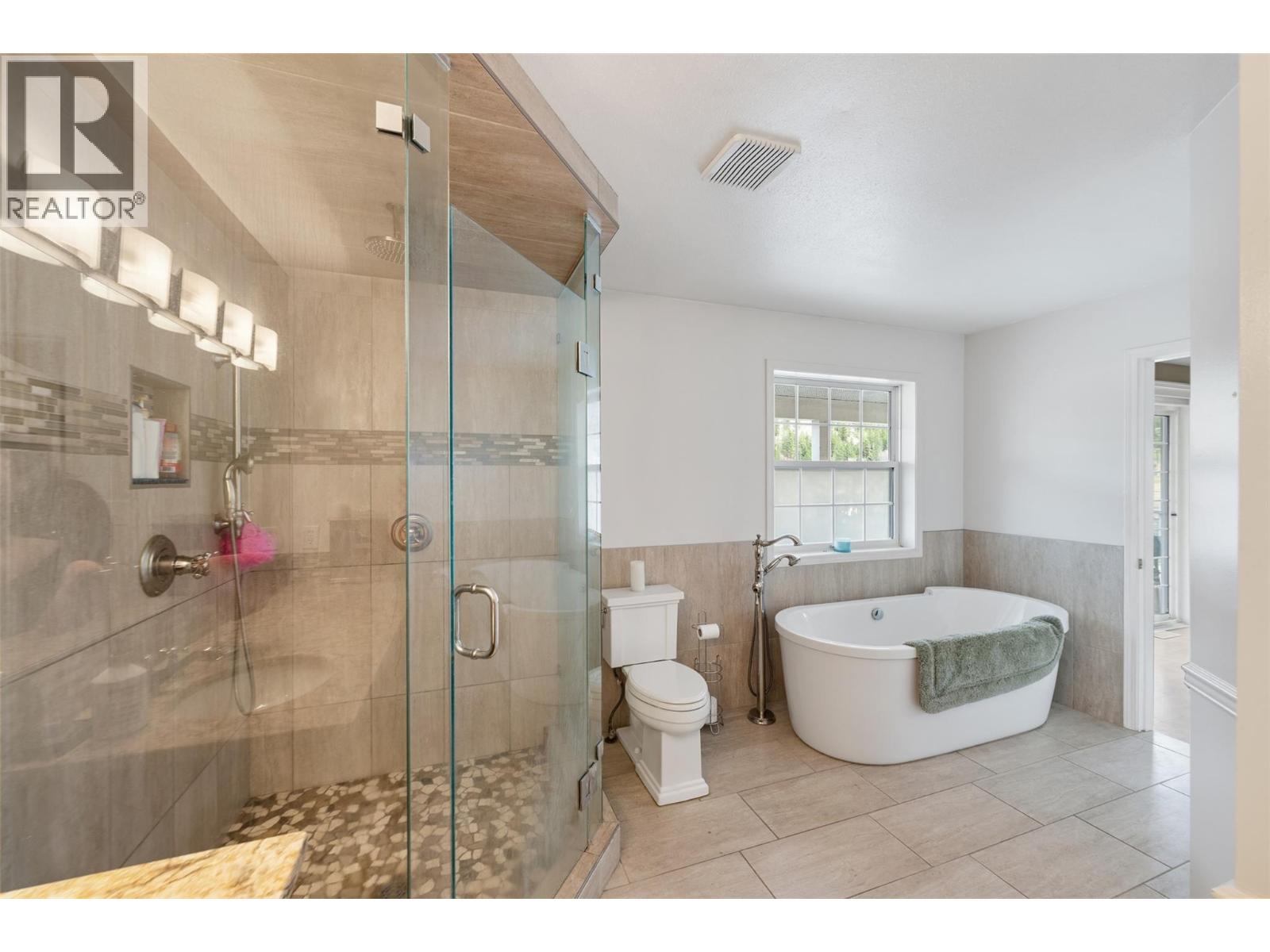  351 Jones Way Road, Oliver