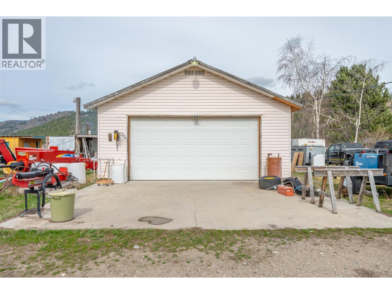  351 Jones Way Road, Oliver