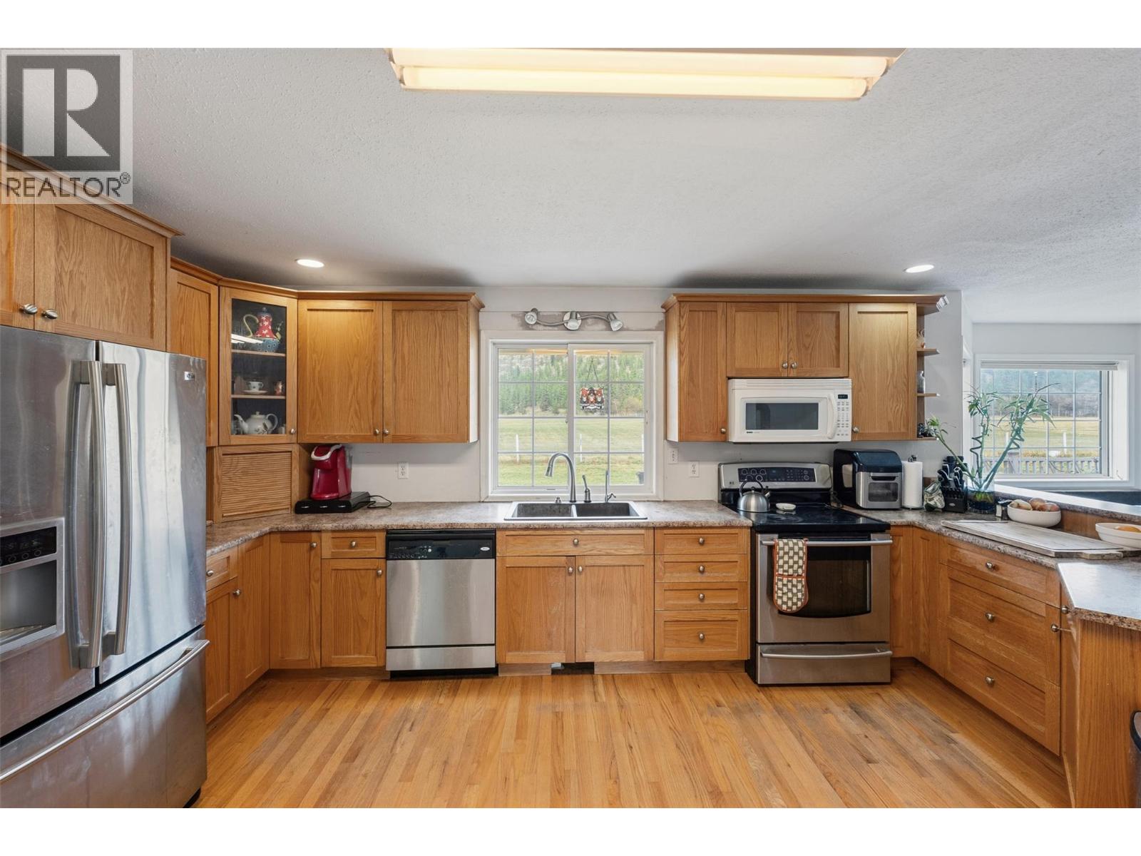  351 Jones Way Road, Oliver