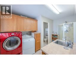 6pc Ensuite bath - 351 Jones Way Road, Oliver, BC V0H1T5 Photo 8