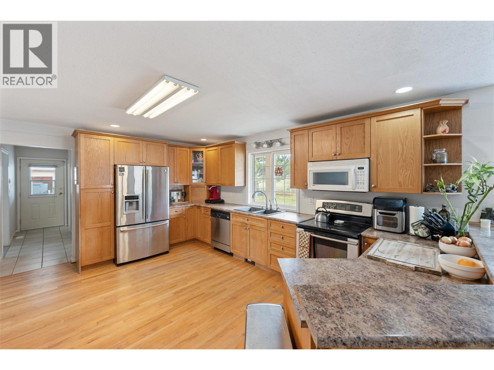  351 Jones Way Road, Oliver