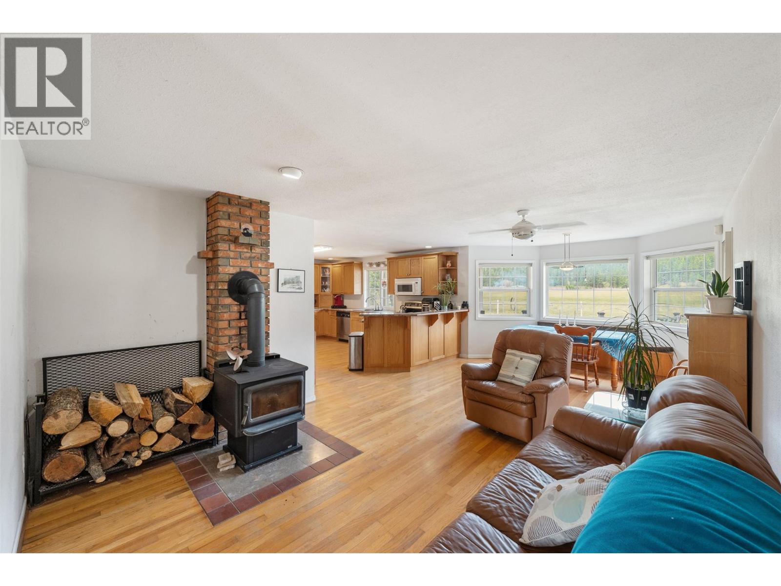  351 Jones Way Road, Oliver