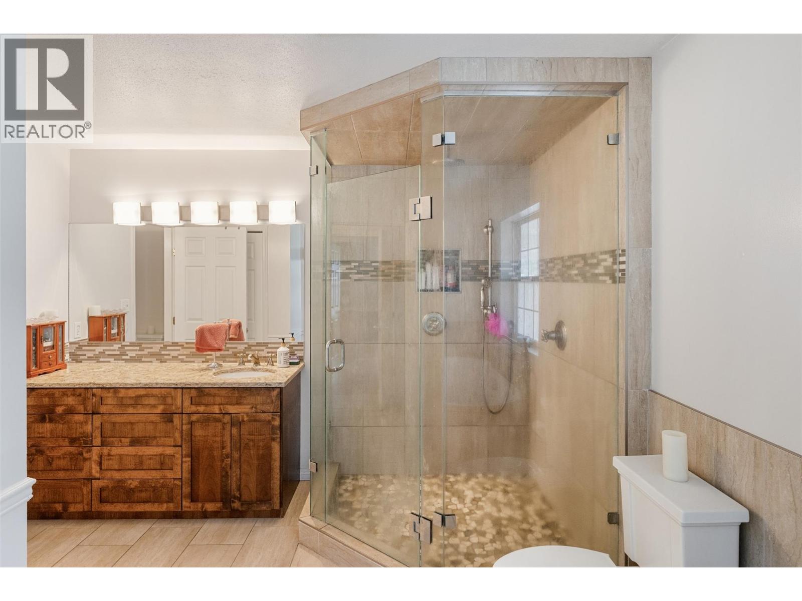  351 Jones Way Road, Oliver