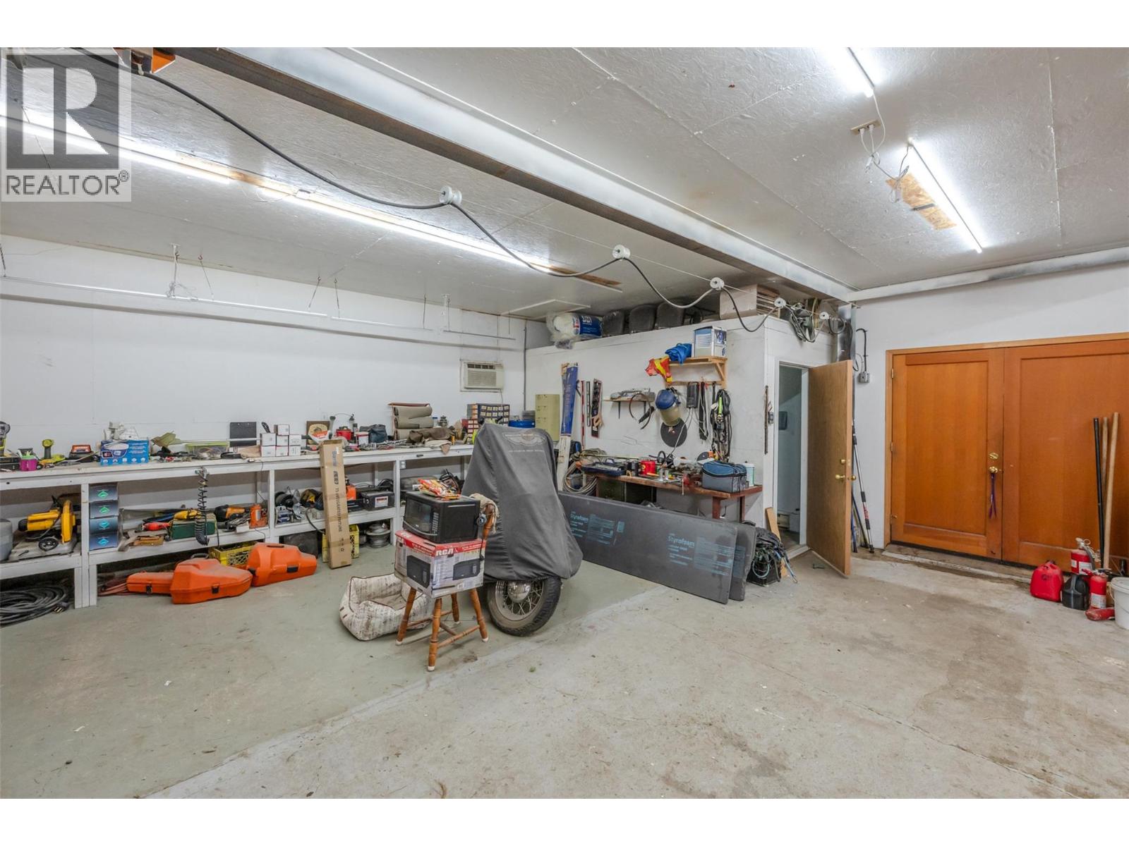  351 Jones Way Road, Oliver