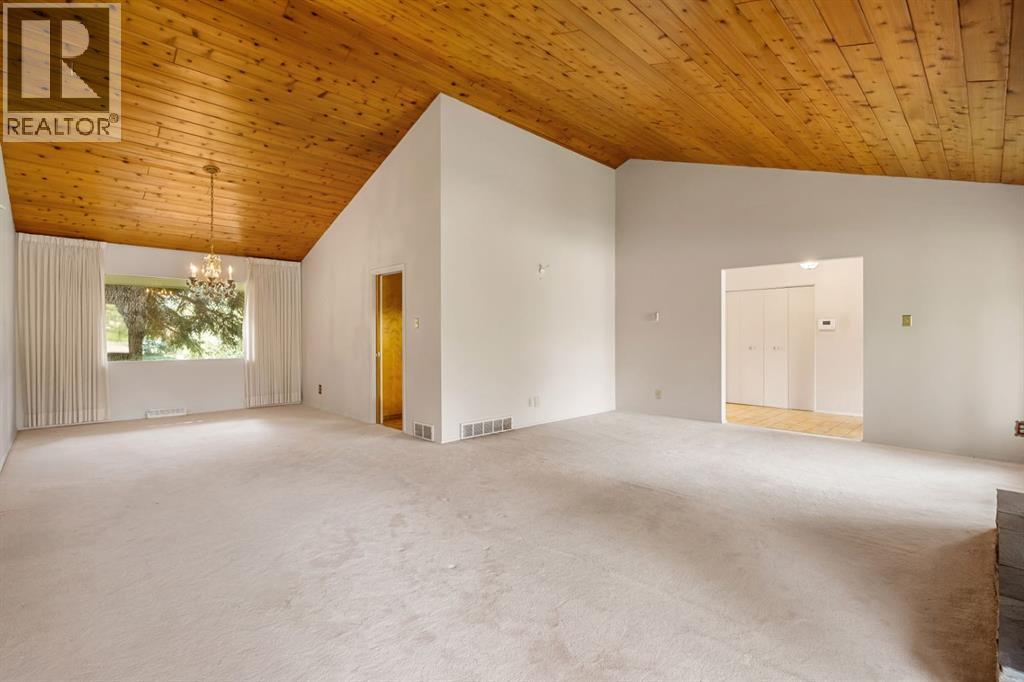 Single Family House for Sale in  Willow Grove Crescent SE Willow Park Calgary 