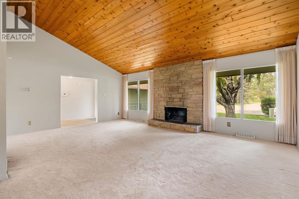 Single Family House for Sale in  Willow Grove Crescent SE Willow Park Calgary 