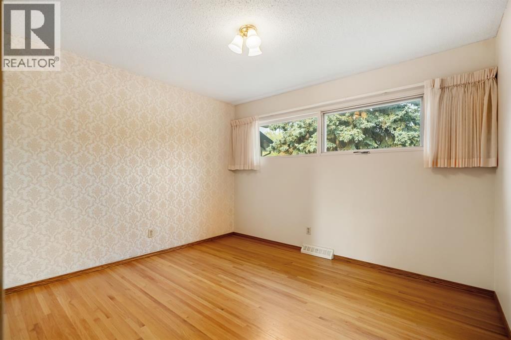 Single Family House for Sale in  Willow Grove Crescent SE Willow Park Calgary 