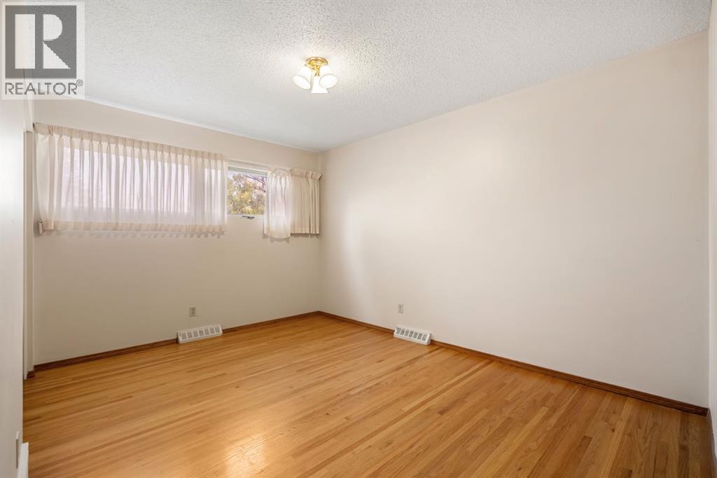 Single Family House for Sale in  Willow Grove Crescent SE Willow Park Calgary 