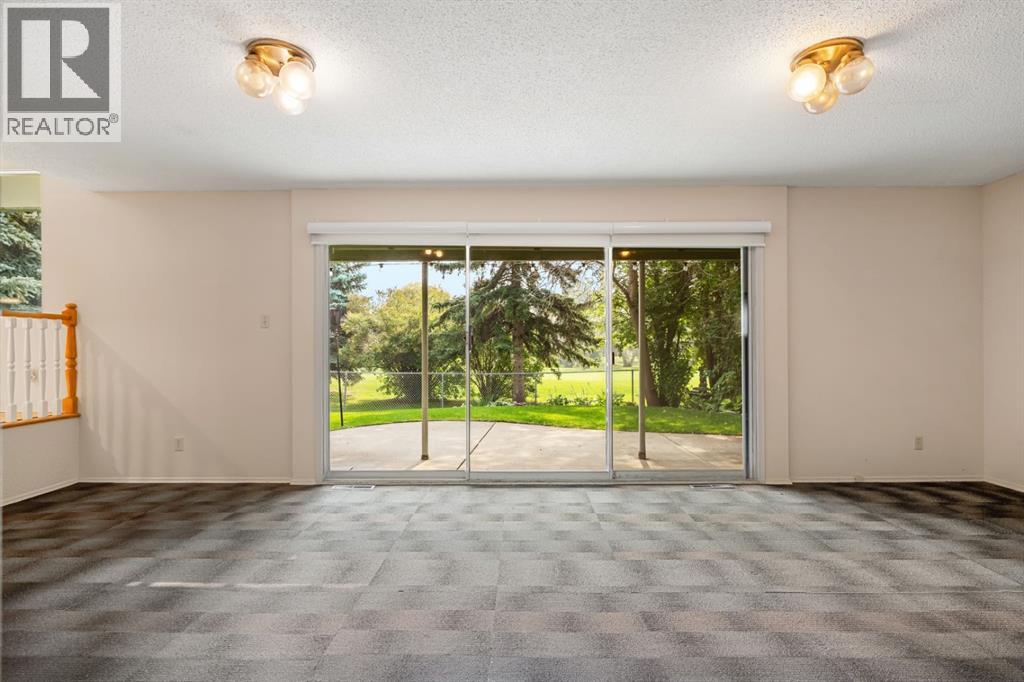 Single Family House for Sale in  Willow Grove Crescent SE Willow Park Calgary 