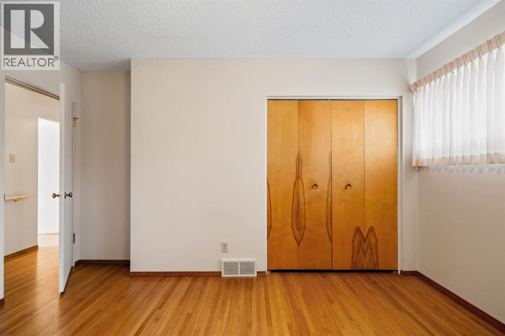 Single Family House for Sale in  Willow Grove Crescent SE Willow Park Calgary 