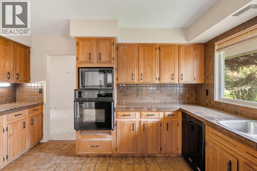 Single Family House for Sale in  Willow Grove Crescent SE Willow Park Calgary 