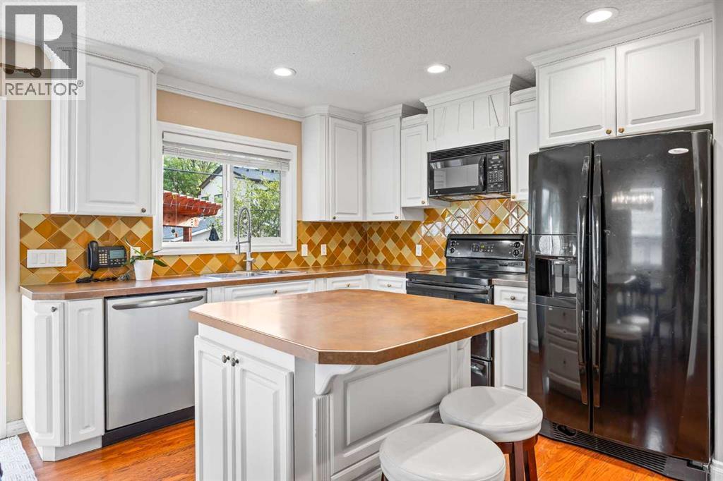 Single Family House Bungalow for Sale in  Wilshire Place SW Wildwood Calgary 