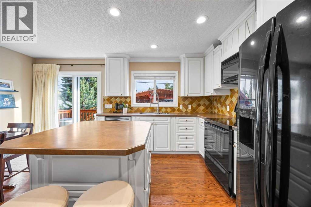 Single Family House Bungalow for Sale in  Wilshire Place SW Wildwood Calgary 