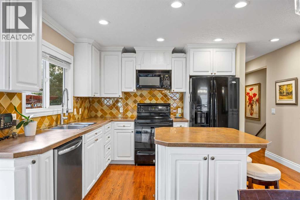 Single Family House Bungalow for Sale in  Wilshire Place SW Wildwood Calgary 