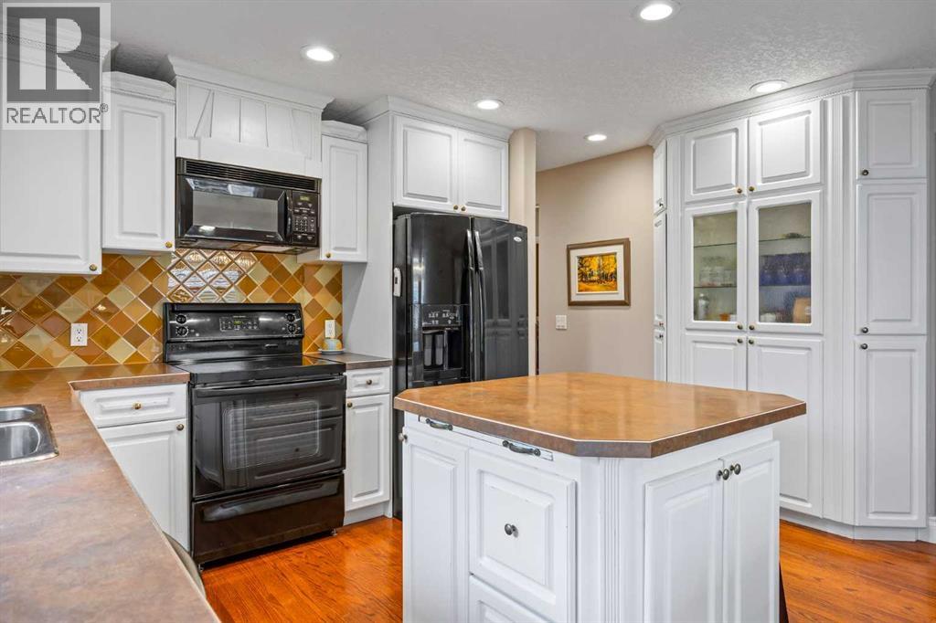 Single Family House Bungalow for Sale in  Wilshire Place SW Wildwood Calgary 