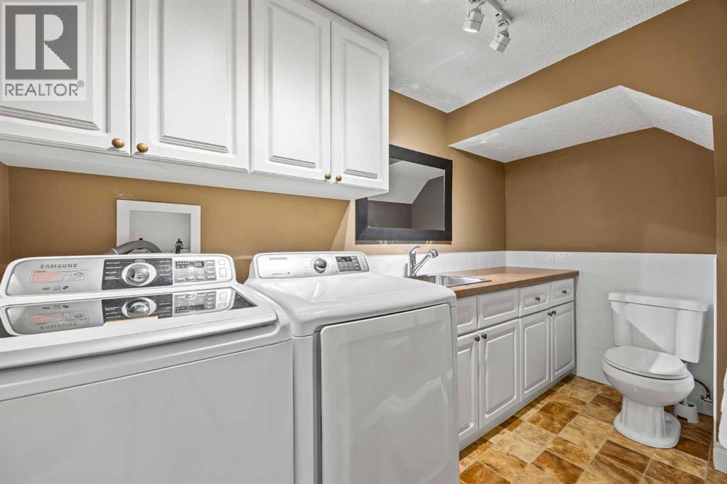 Single Family House Bungalow for Sale in  Wilshire Place SW Wildwood Calgary 