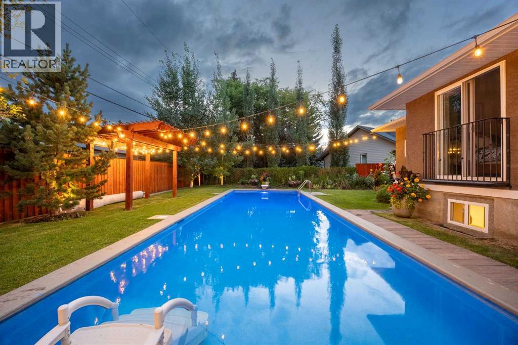 Single Family House Bungalow for Sale in  Wilshire Place SW Wildwood Calgary 