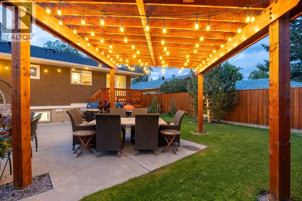 Single Family House Bungalow for Sale in  Wilshire Place SW Wildwood Calgary 