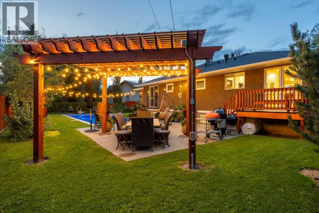 Single Family House Bungalow for Sale in  Wilshire Place SW Wildwood Calgary 