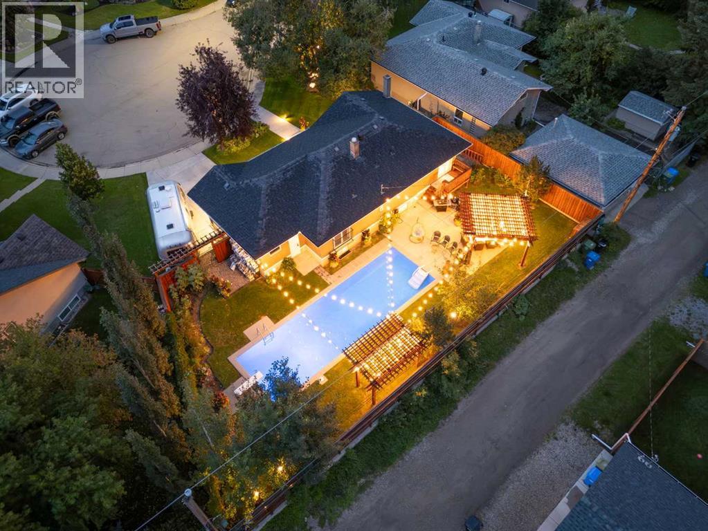 Single Family House Bungalow for Sale in  Wilshire Place SW Wildwood Calgary 