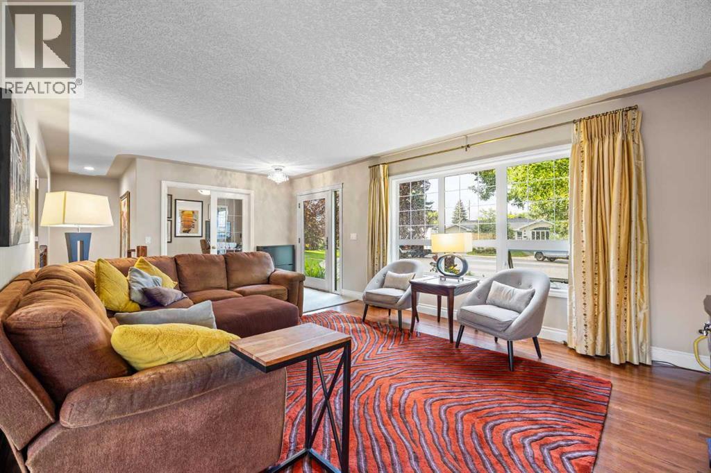 Single Family House Bungalow for Sale in  Wilshire Place SW Wildwood Calgary 