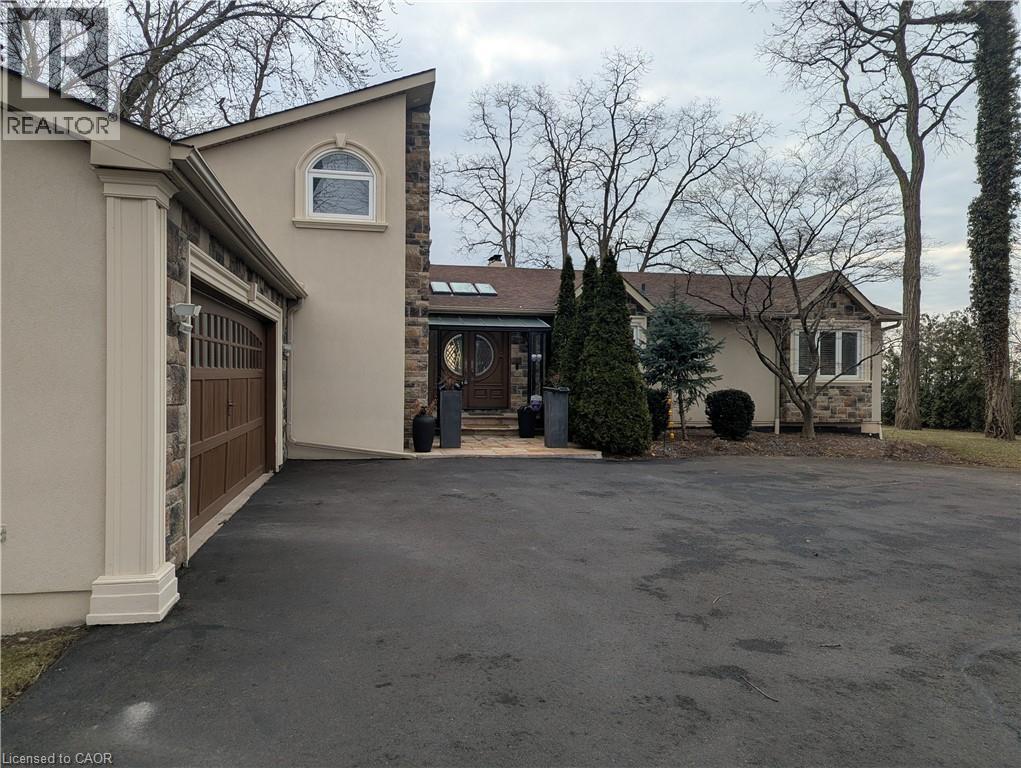 3346 LAKESHORE Road W - 1
