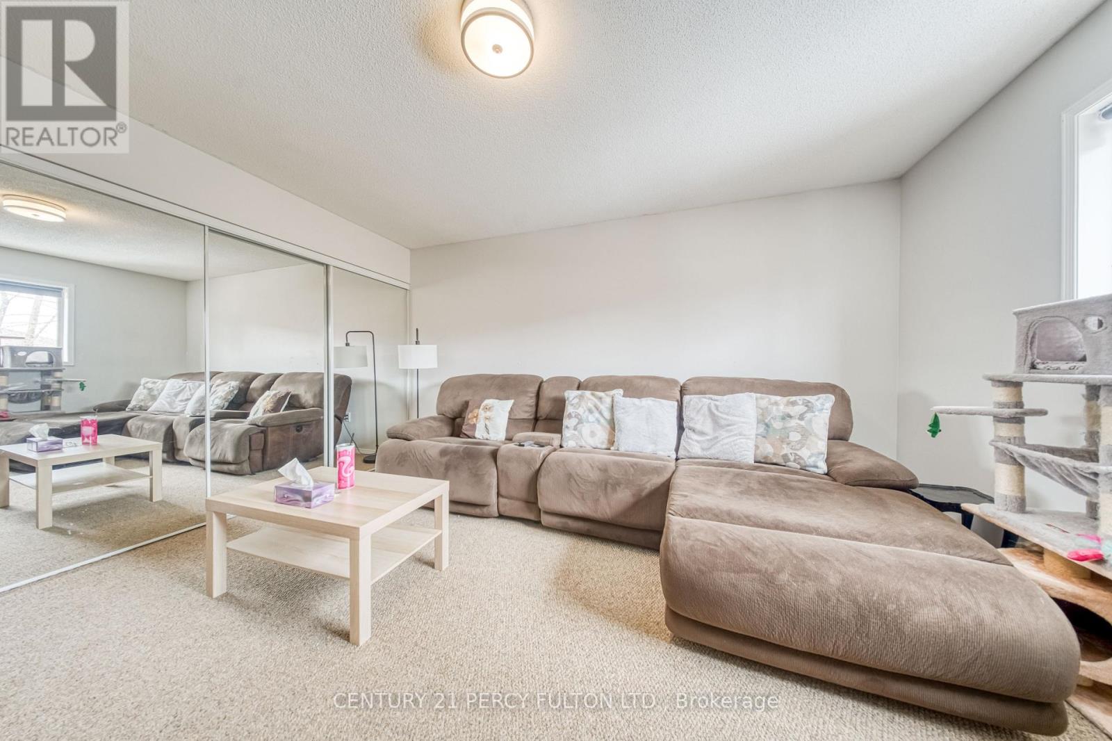 25 CROMPTON DRIVE - 10