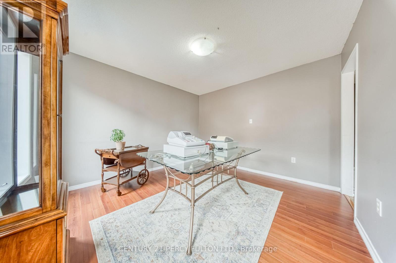 25 CROMPTON DRIVE - 12