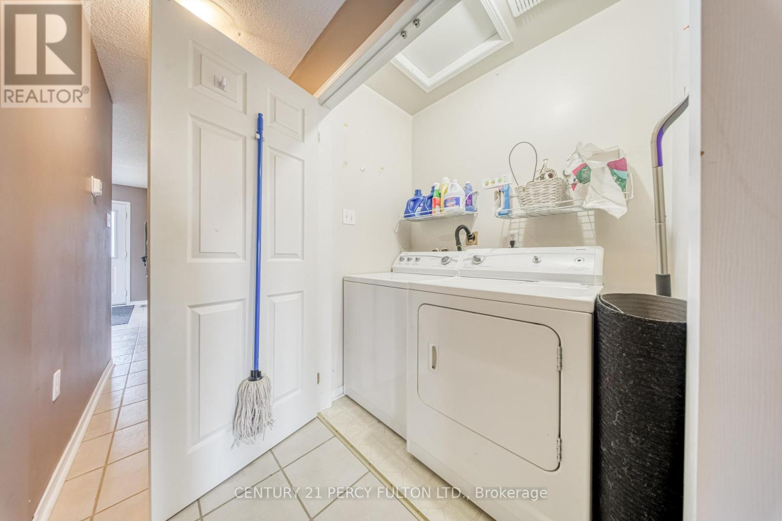 25 CROMPTON DRIVE - 15