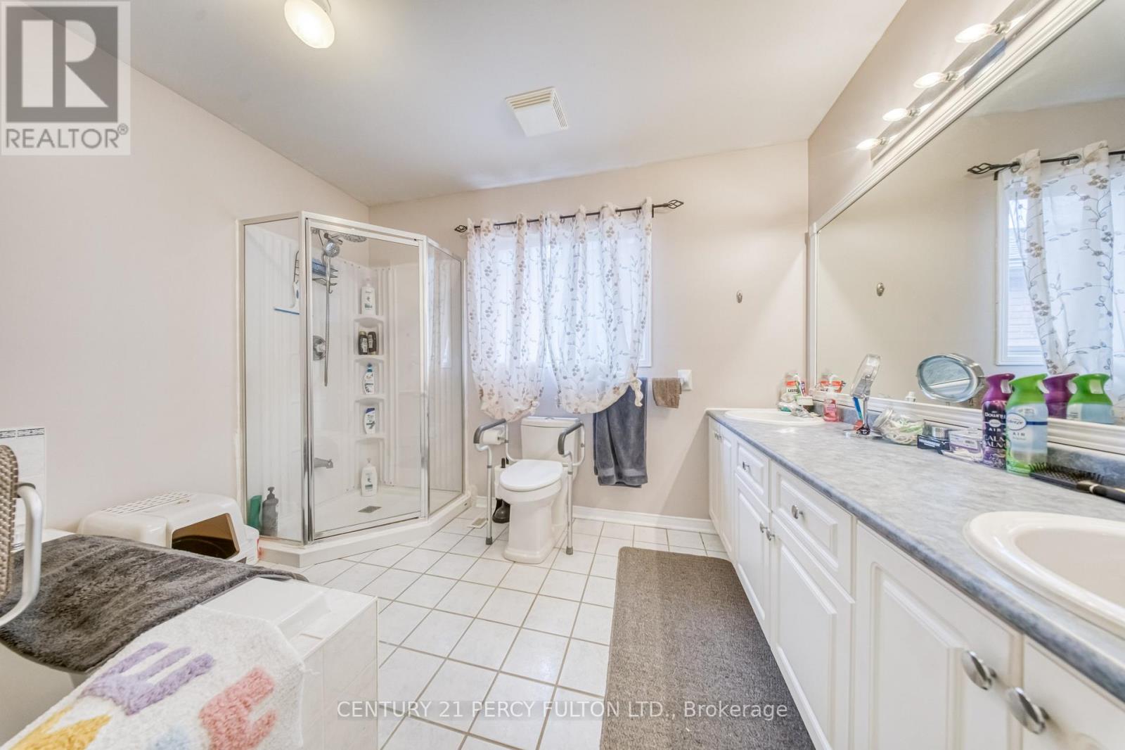25 CROMPTON DRIVE - 16