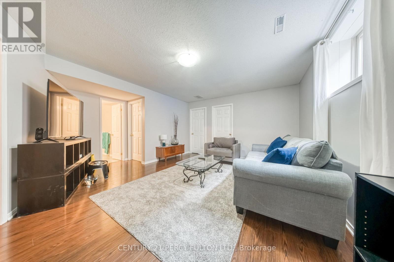 25 CROMPTON DRIVE - 17