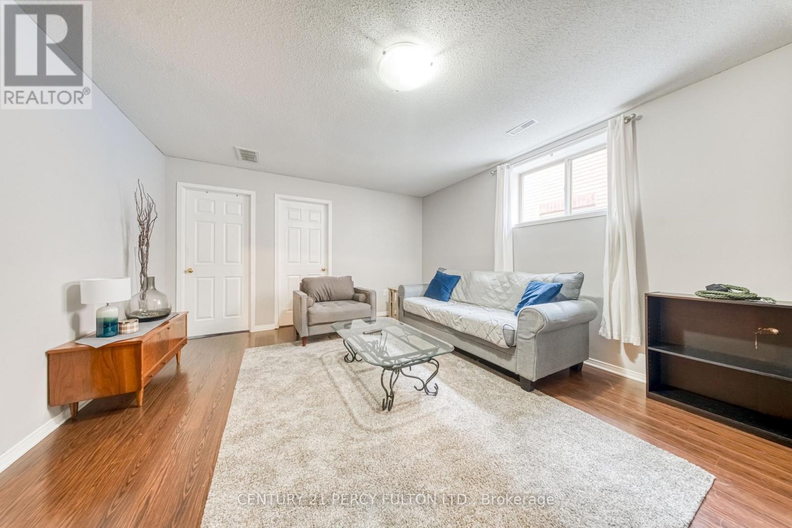 25 CROMPTON DRIVE - 18