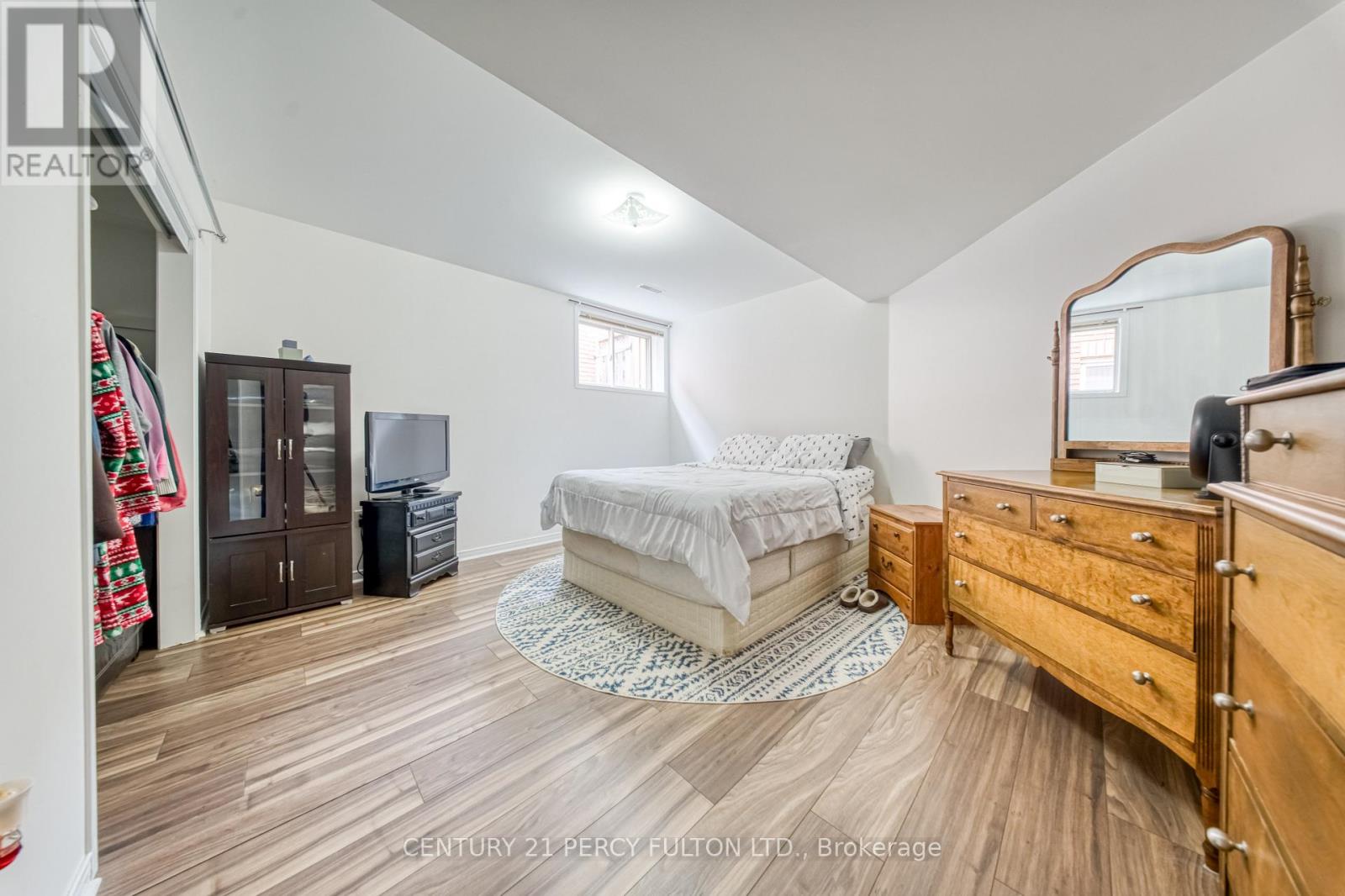 25 CROMPTON DRIVE - 20
