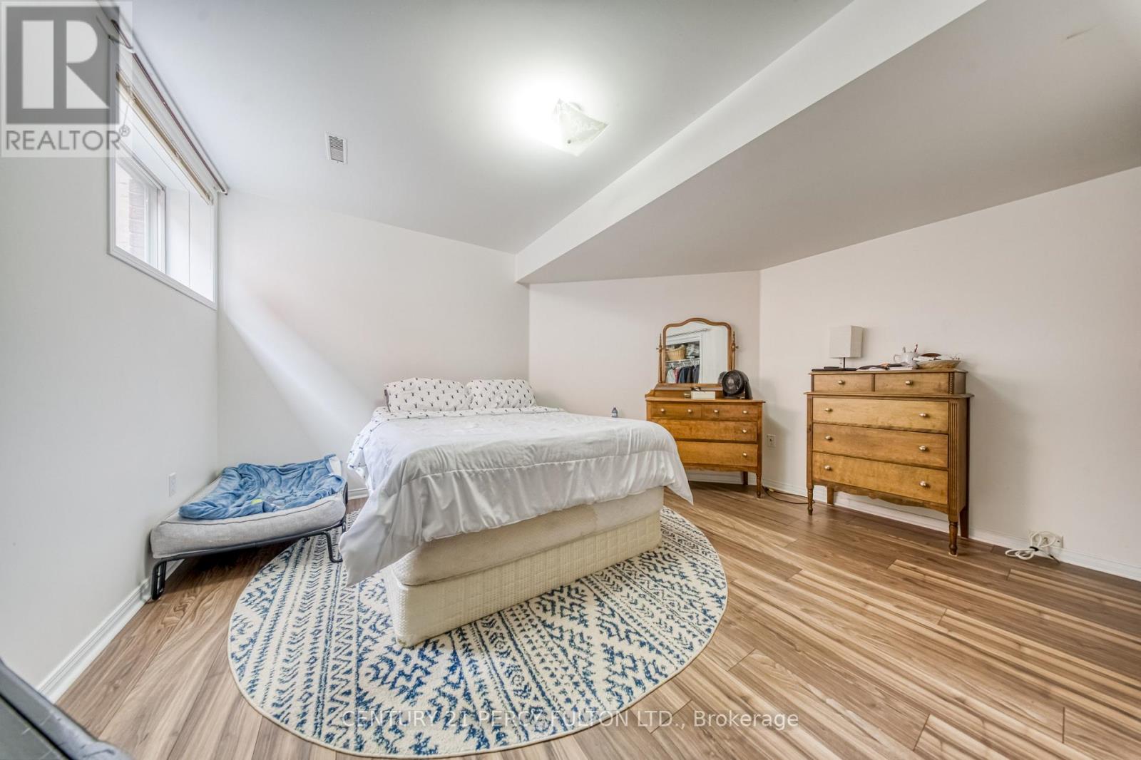 25 CROMPTON DRIVE - 21