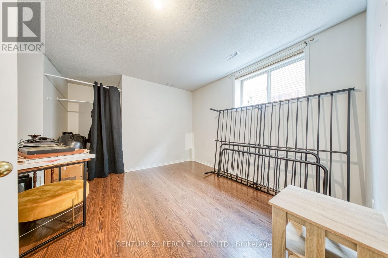 25 CROMPTON DRIVE - 22