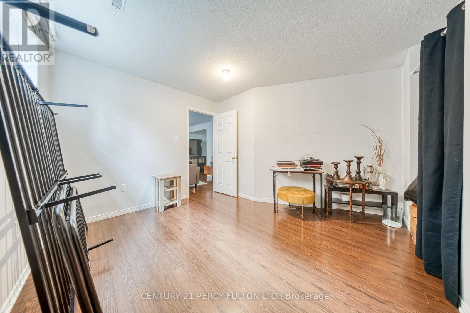 25 CROMPTON DRIVE - 23