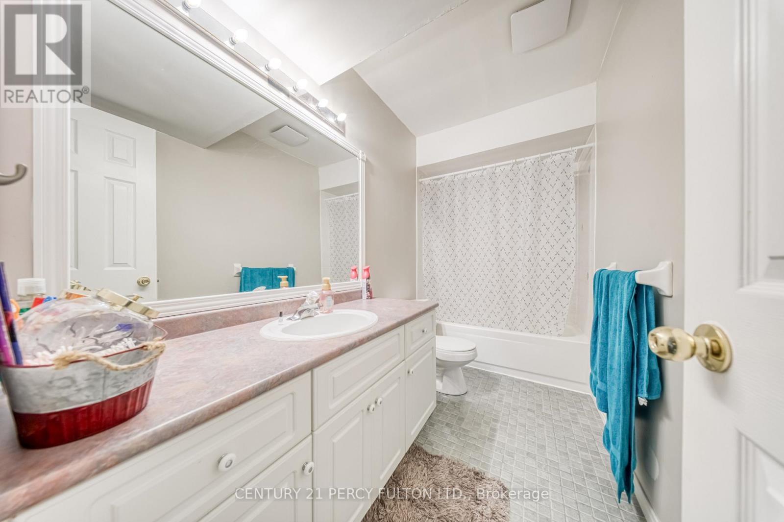 25 CROMPTON DRIVE - 26