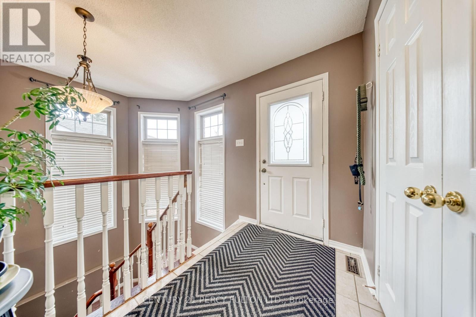 25 CROMPTON DRIVE - 3