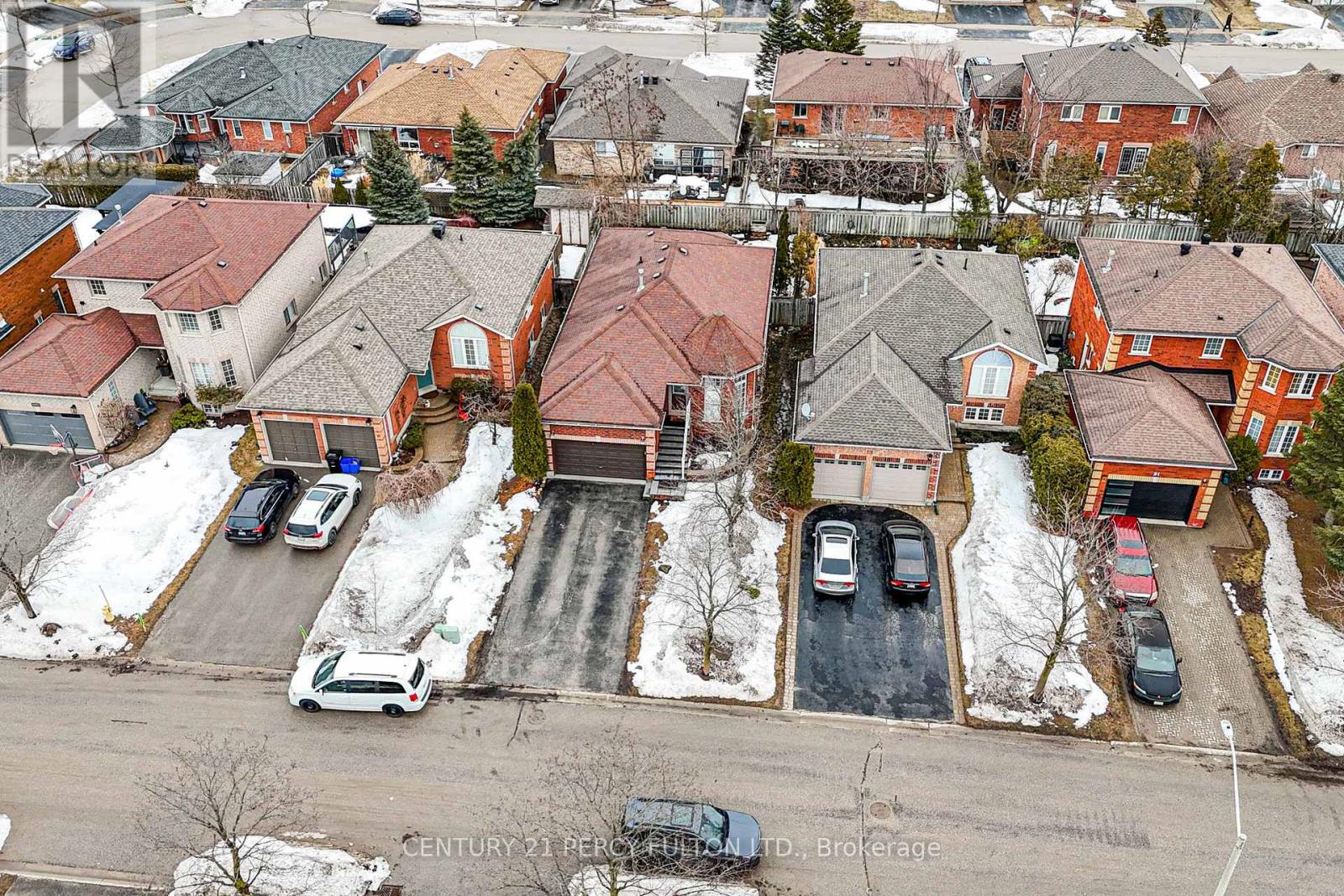 25 CROMPTON DRIVE - 36