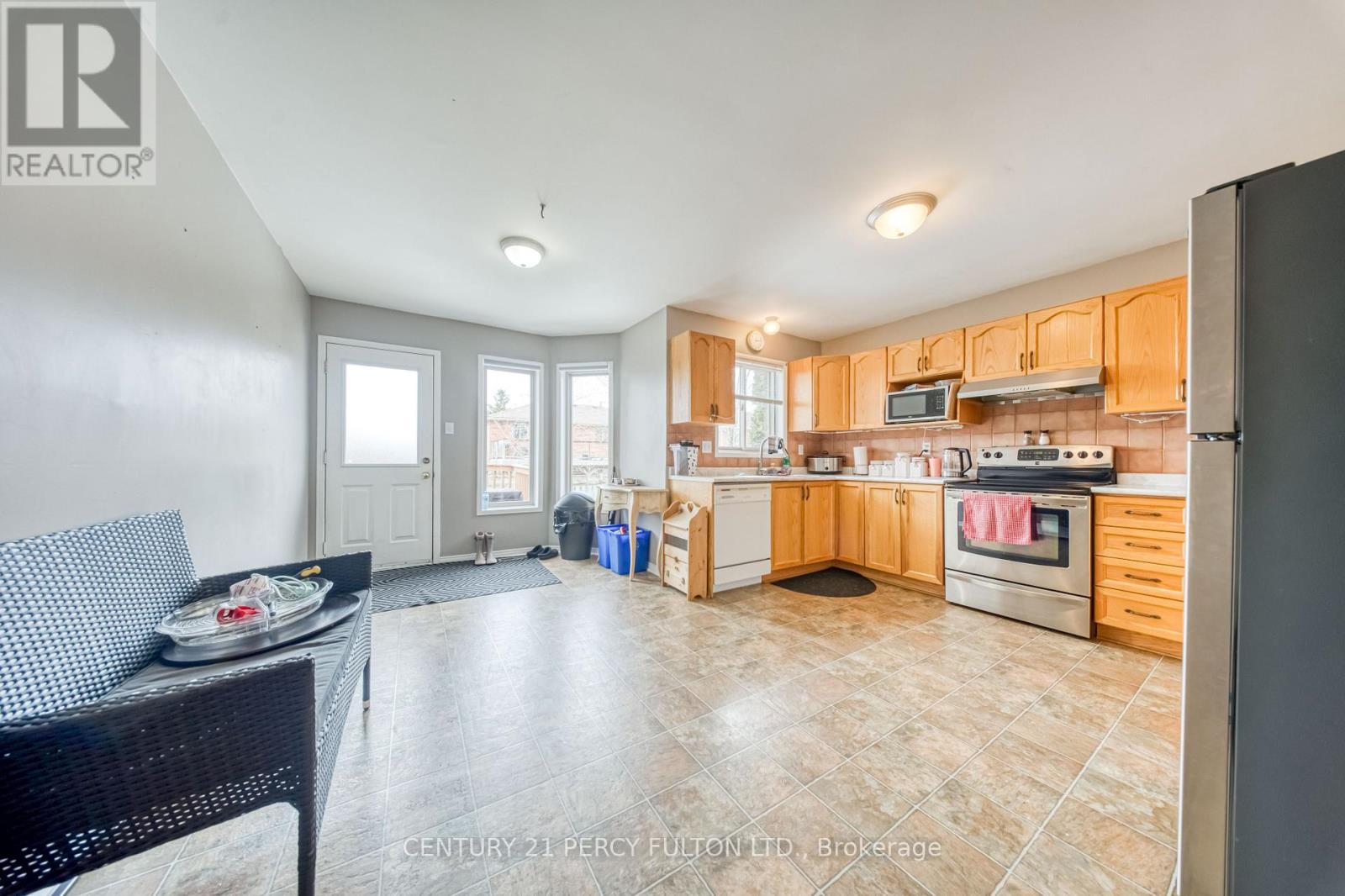 25 CROMPTON DRIVE - 5