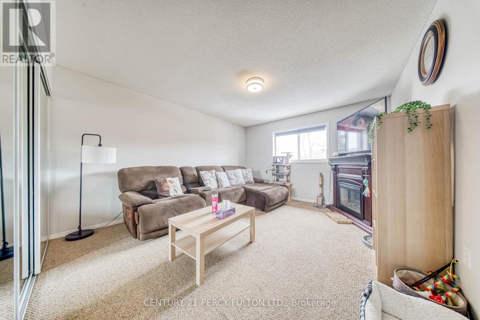 25 CROMPTON DRIVE - 9
