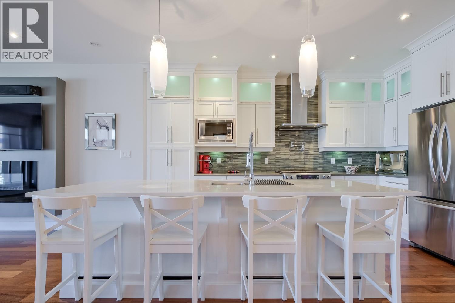 102 402 LAKESHORE Drive, Penticton