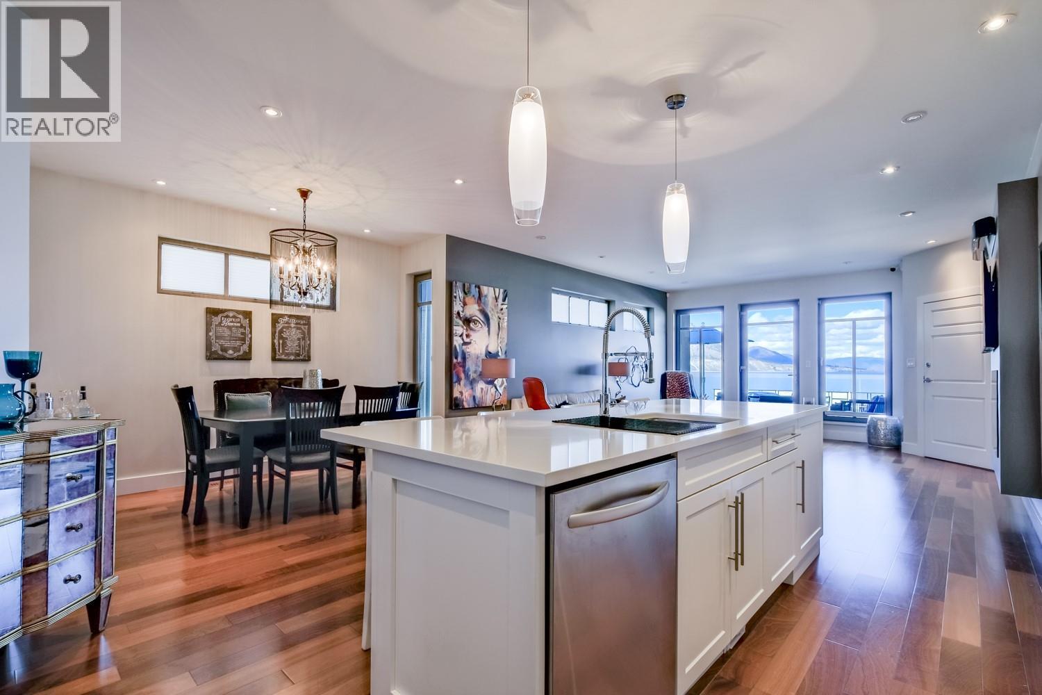 102 402 LAKESHORE Drive, Penticton