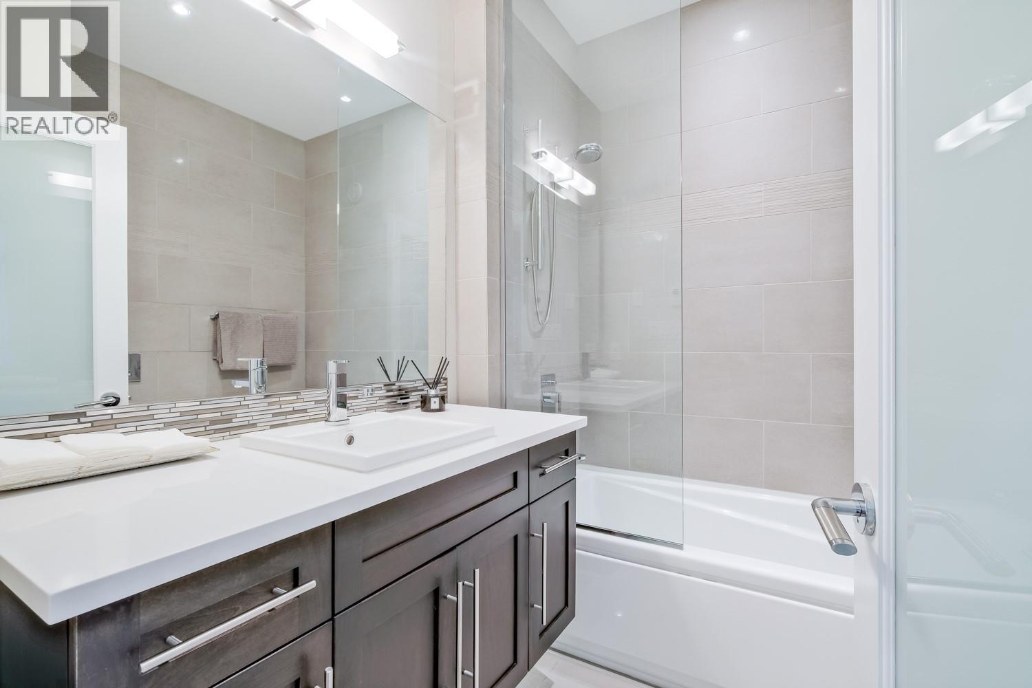 102 402 LAKESHORE Drive, Penticton