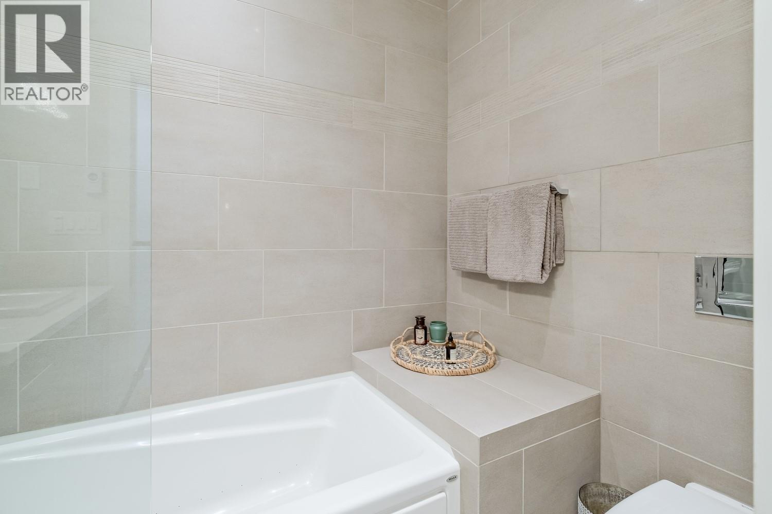 102 402 LAKESHORE Drive, Penticton