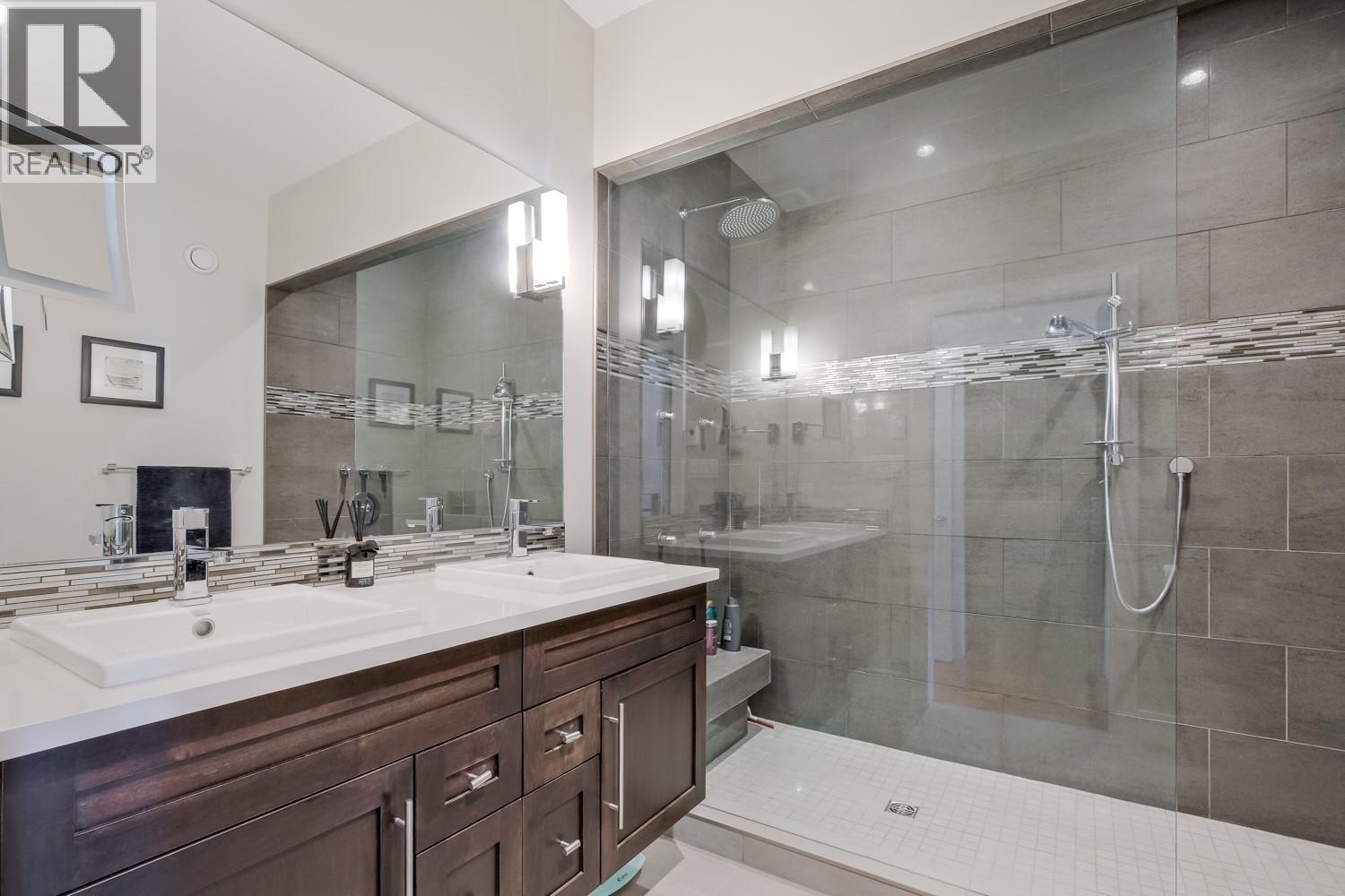 102 402 LAKESHORE Drive, Penticton