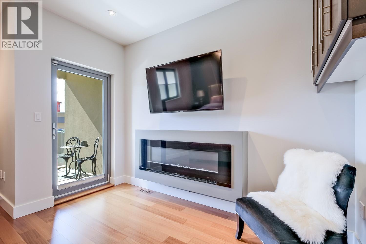 102 402 LAKESHORE Drive, Penticton