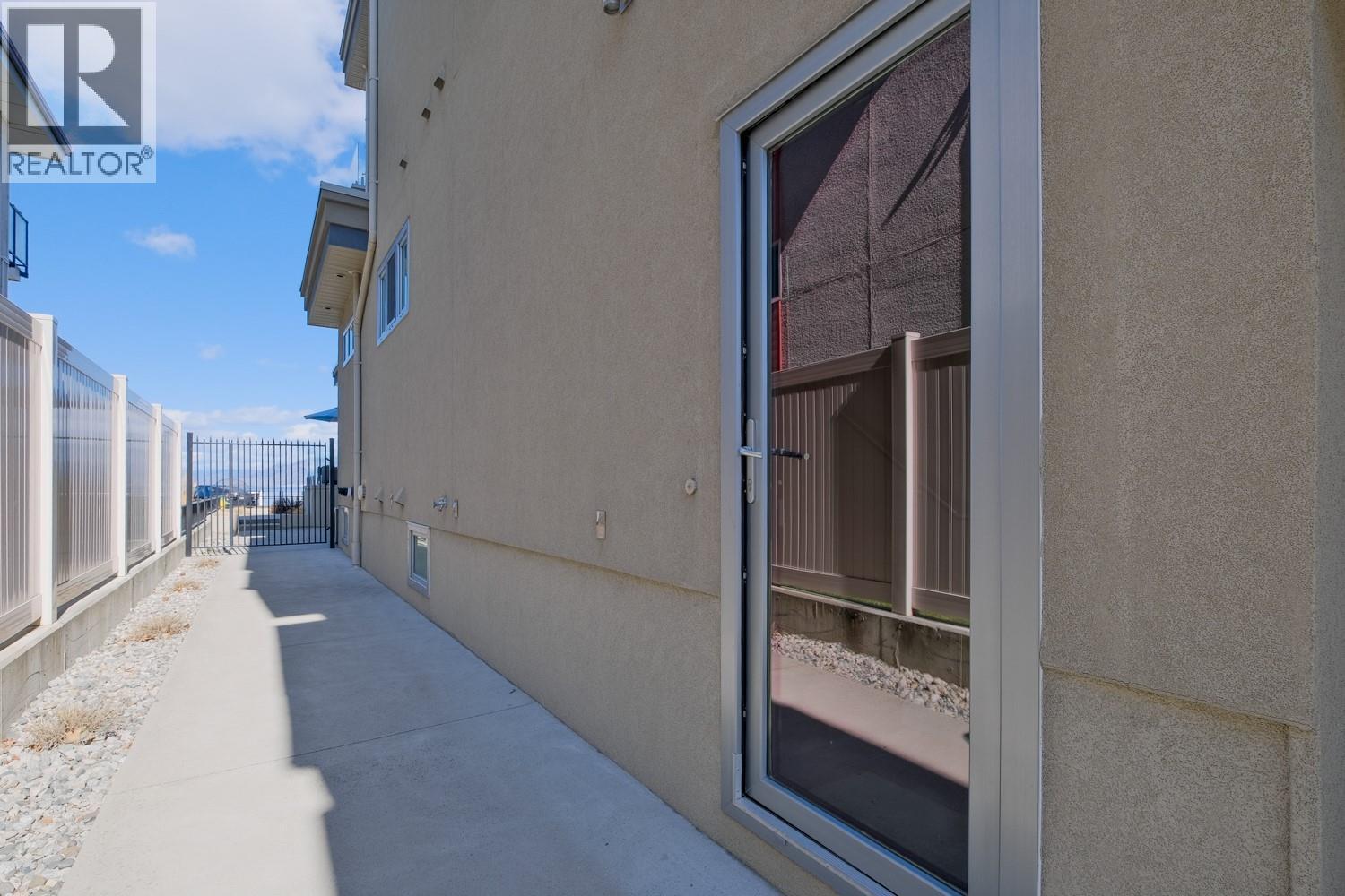 102 402 LAKESHORE Drive, Penticton